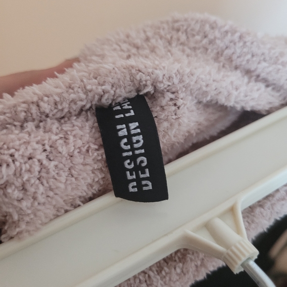 Design Lab Teddy Plush Shorts - Picture 4 of 4